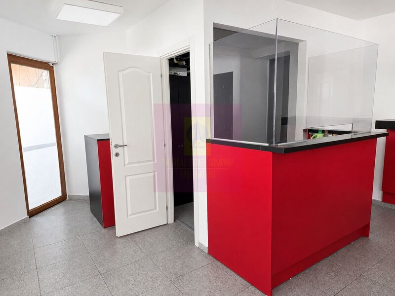 Spatiu comercial cu terasa exterioara , Focsani, central